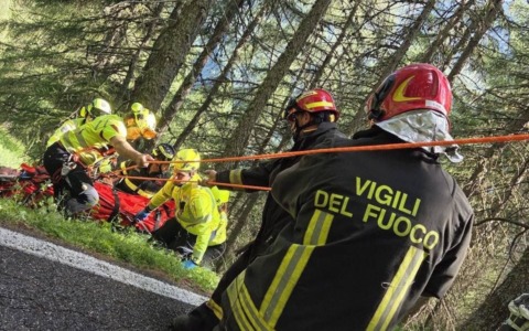 Ponte di Legno: brutta caduta da moto, per quattro metri lungo la scarpata