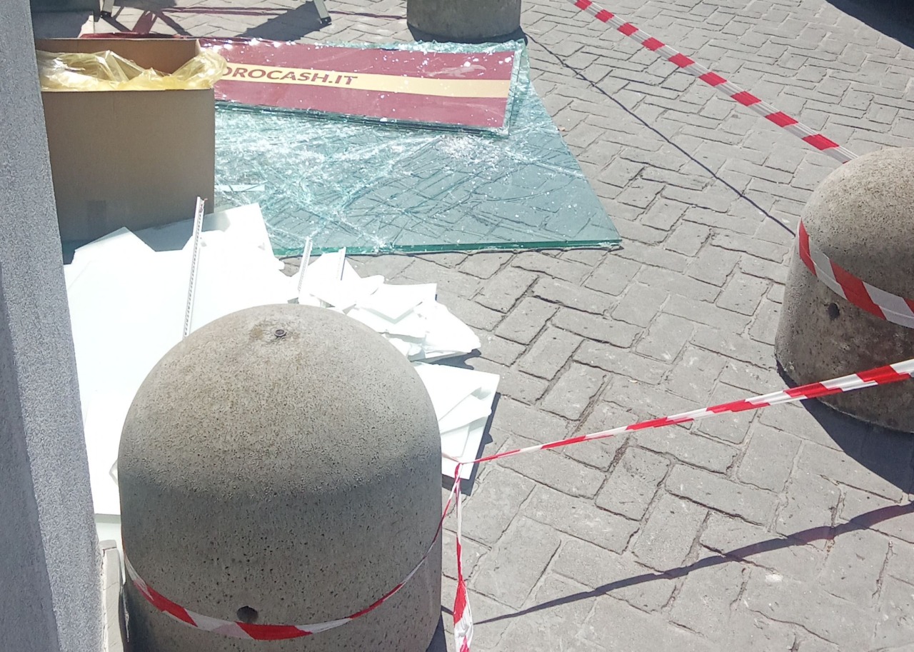 Spaccata al negozio Orocash di via Mantova a Montichiari