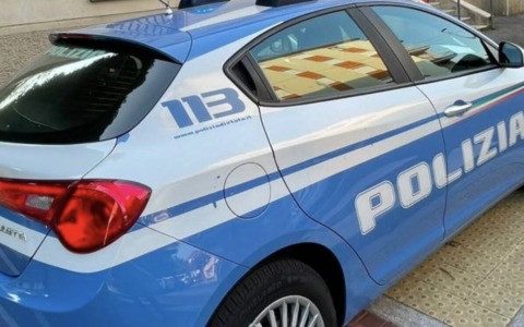 Strappa le collanine d’oro dal collo degli anziani: in manette un 29enne