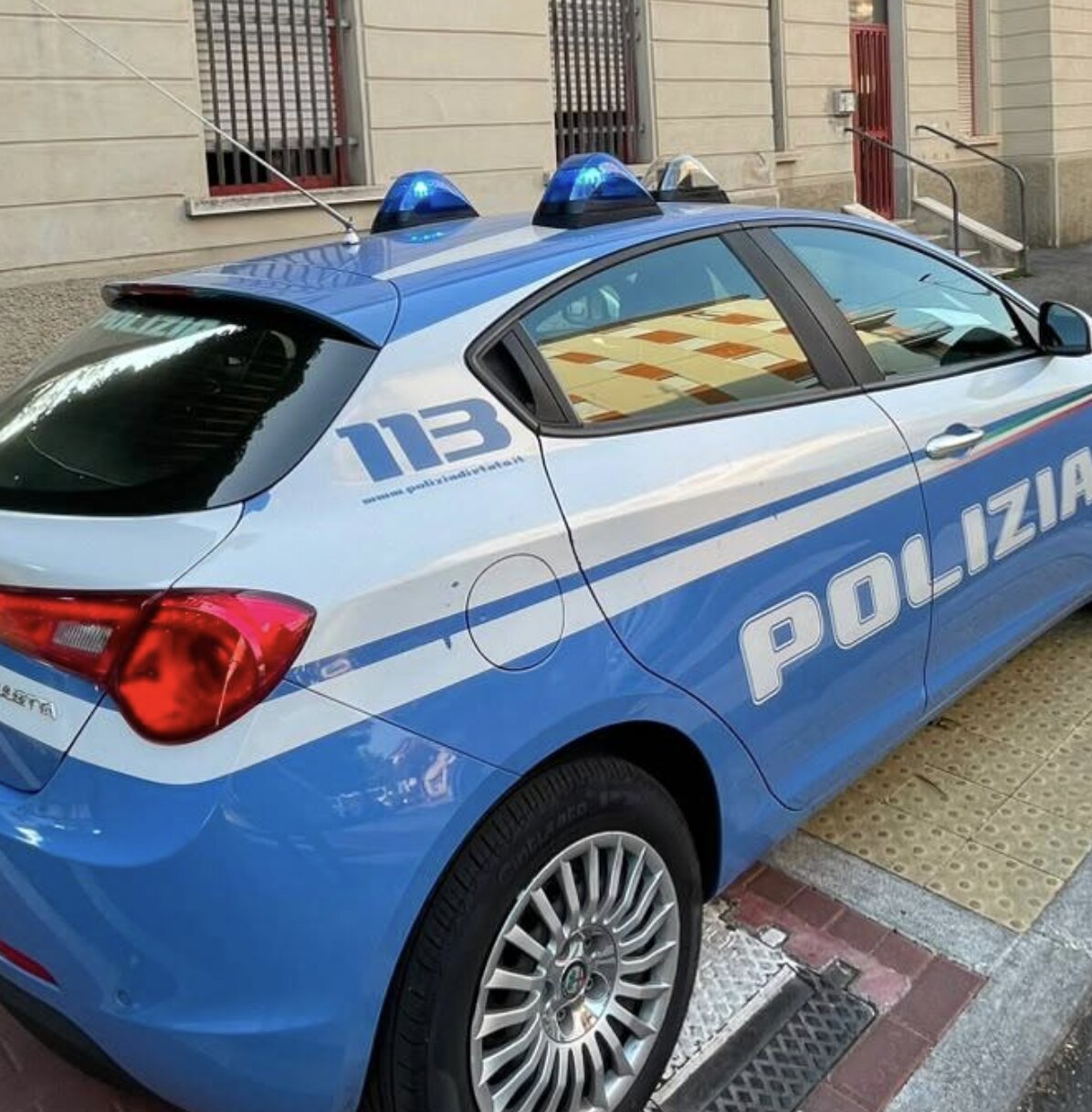 Strappa le collanine d’oro dal collo degli anziani: in manette un 29enne