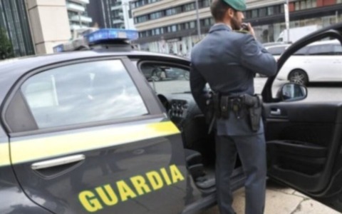 Vendevano crediti fiscali inesistenti al Brescia Calcio: ad un imprenditore e ad un commercialista il divieto di esercitare