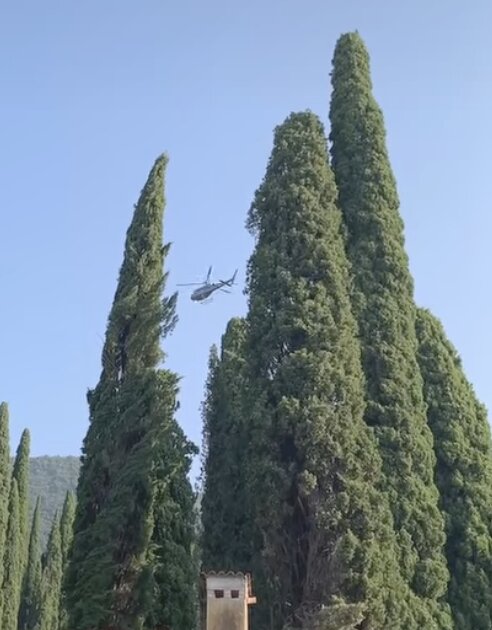 Vittoriale degli Italiani: un elicottero al lavoro per il recupero degli alberi caduti dopo il maltempo