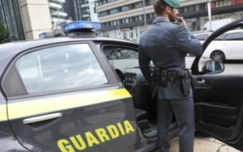 Volevano realizzare una casa di prostituzione a Lonato: scatta il sequestro della Guardia di Finanza