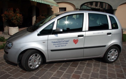 Palazzolo sull’Oglio, rubata la Fiat dei volontari di Cor Unum: la usavano per il trasporto di anziani e fragili