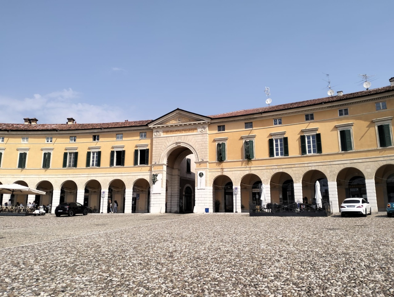 Uno spiraglio nella Ztl di Rovato: sospesa la domenica mattina