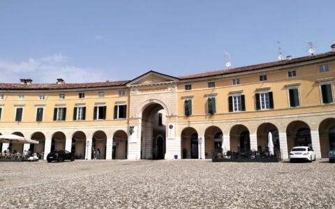Uno spiraglio nella Ztl di Rovato: sospesa la domenica mattina