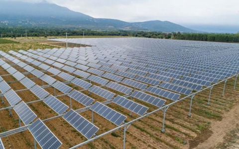 Agrivoltaico nella frazione di Esenta: «Rinnovabili sì ma non a scapito del suolo agricolo»