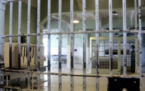 Ai domiciliari per spaccio, se ne va tranquillamente al bar: 54enne finisce in carcere
