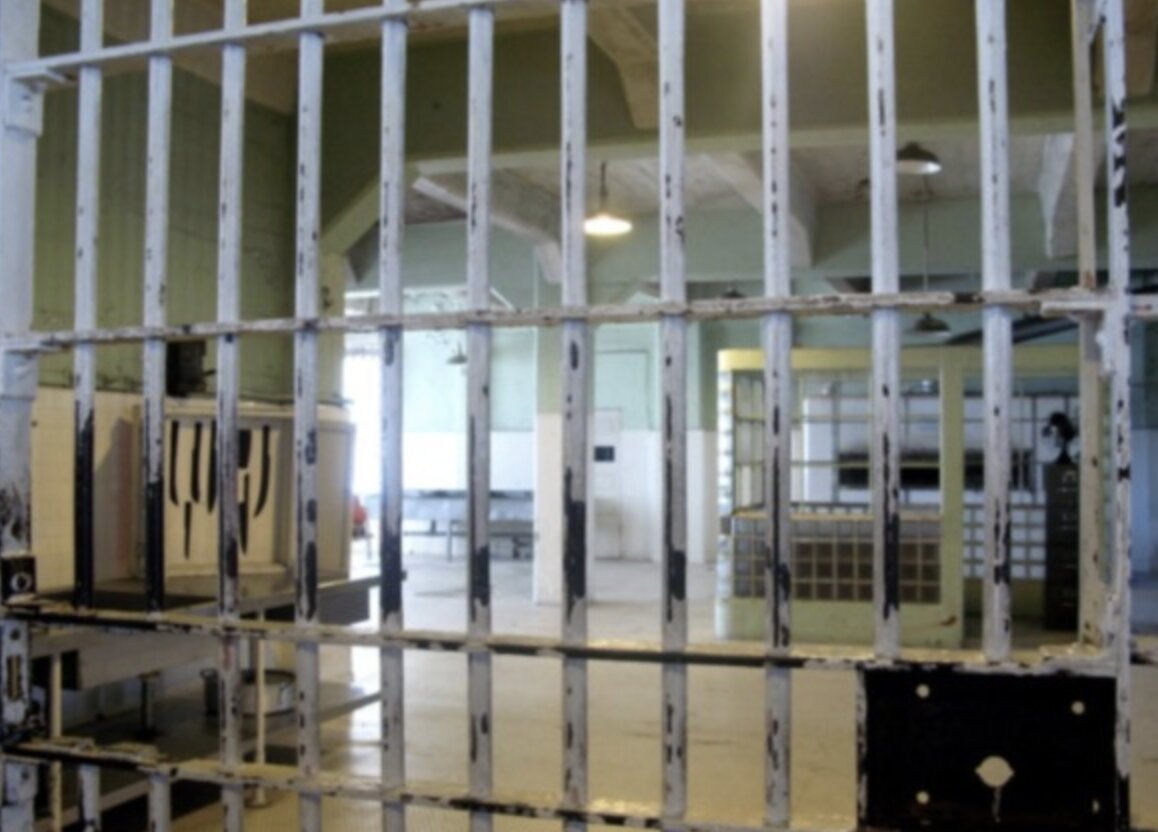 Ai domiciliari per spaccio, se ne va tranquillamente al bar: 54enne finisce in carcere