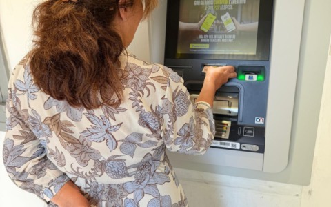 Atm Postamat di ultima generazione installati negli uffici postali di Brescia