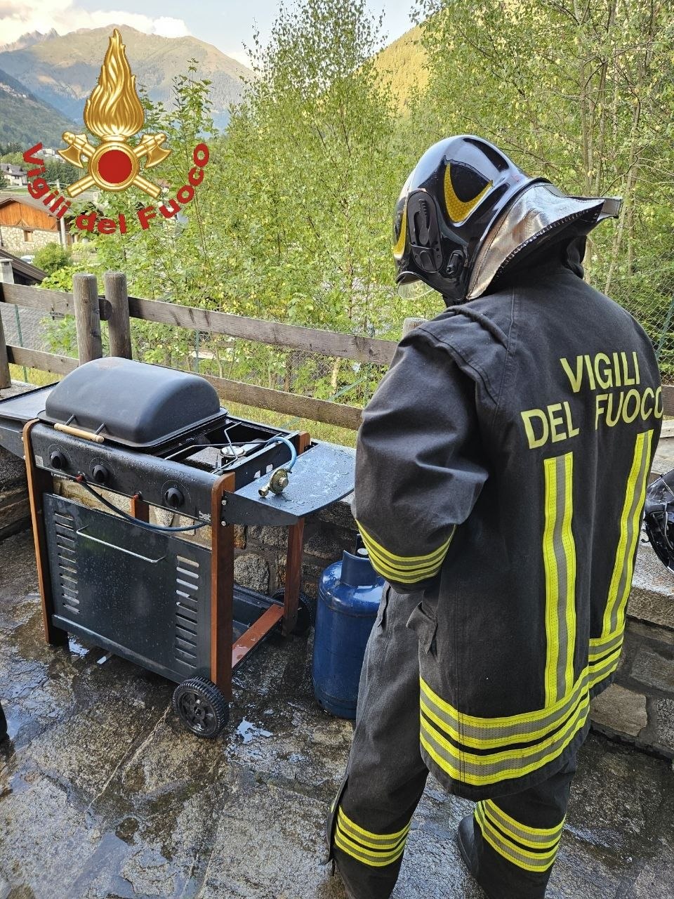 Barbecue a fuoco, l’intervento dei Vigili del Fuoco