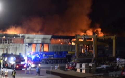 Devastante incendio alla Maxi Dolphin di Erbusco
