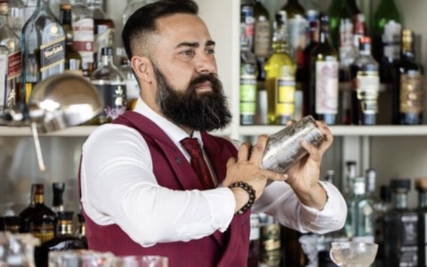 Ecco sette «Cocktail del Garda» secondo il barman Rama Radzepi del «Grand Hotel» di Fasano