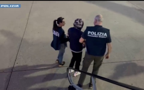 Efferata rapina alla Metro San Faustino, 27enne estradato in Italia
