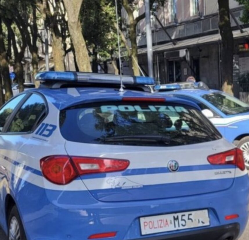 Partecipa ad una rissa in città ma doveva essere ai domiciliari, 19enne aggredisce gli agenti: arrestato