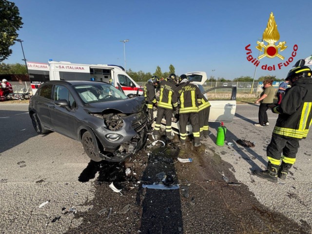 Ghedi: frontale fra due auto