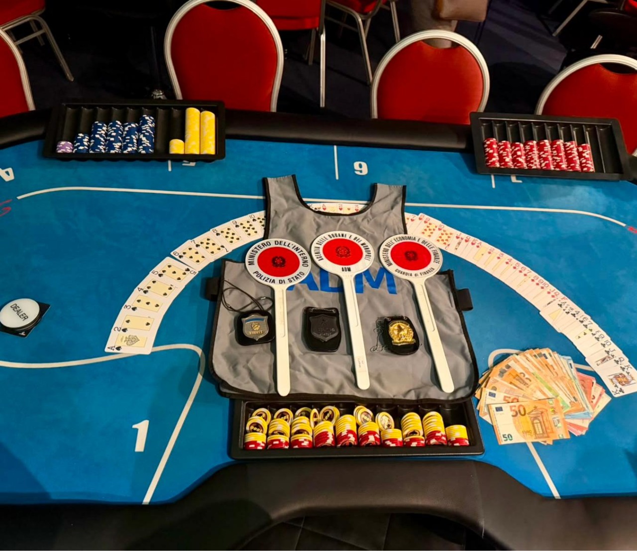 Gioco d’azzardo e traffico di droga in un circolo privato a Lonato, arrestato il consigliere
