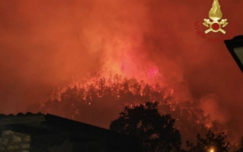 Incendio a Tignale: registrata una riduzione dell’intensità