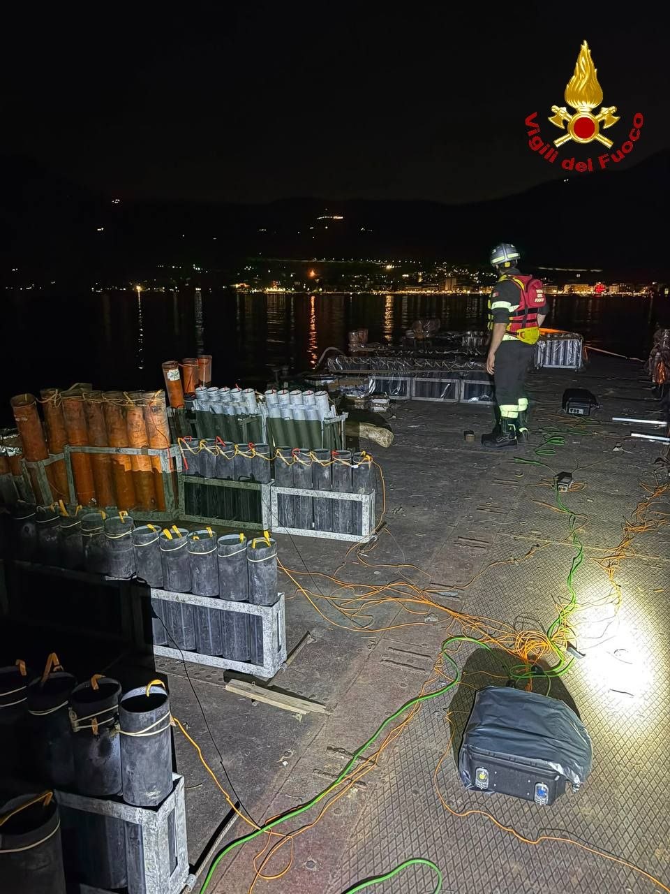 Iseo, sparati 220 chilogrammi di fuochi d’artificio: presenti i Vigili del Fuoco per assistenza tecnica