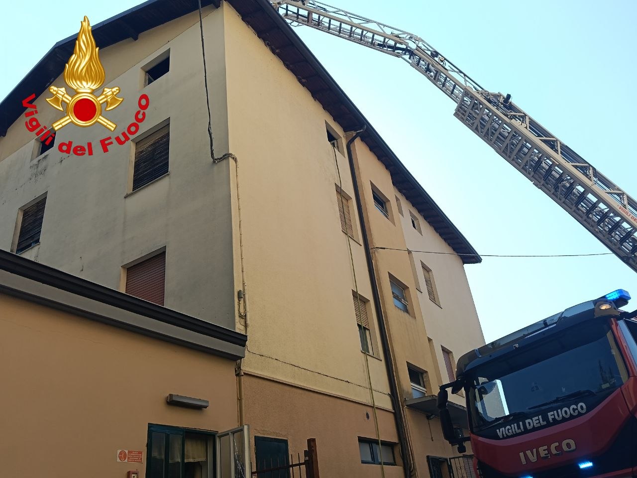 Iseo: a fuoco la canna fumaria della pizzeria, intervengono i Vigili del Fuoco