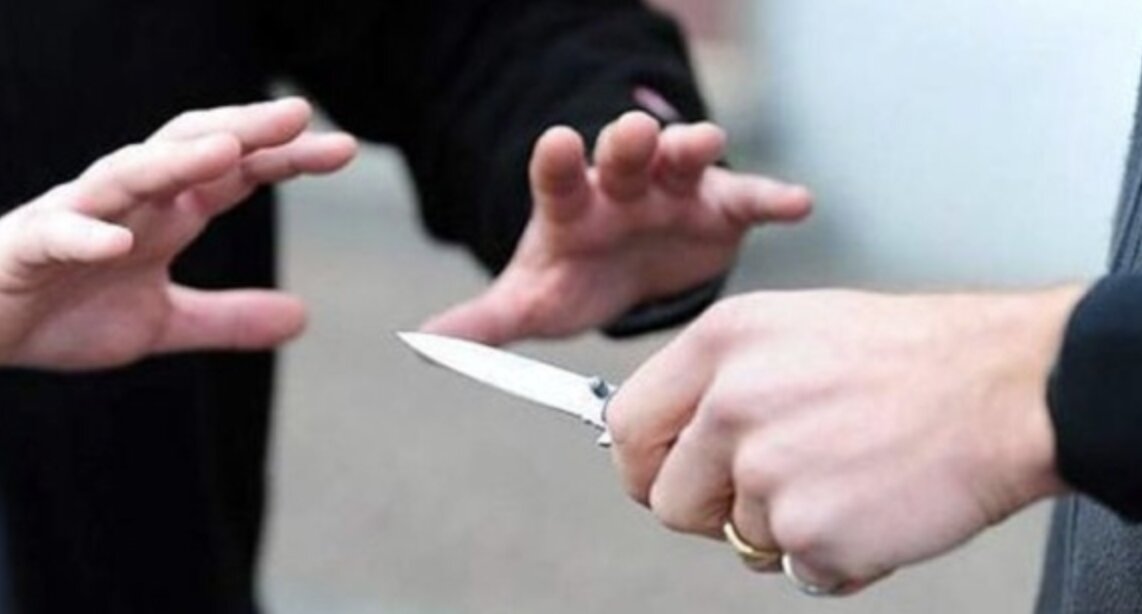 L’accesa discussione e poi spunta il coltello: paura in stazione a Brescia
