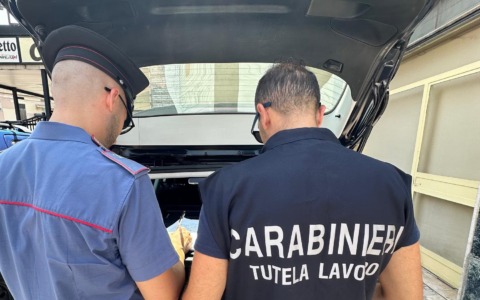 Lavora al bar ma senza contratto: attività sospesa e sanzione da 10.500 euro