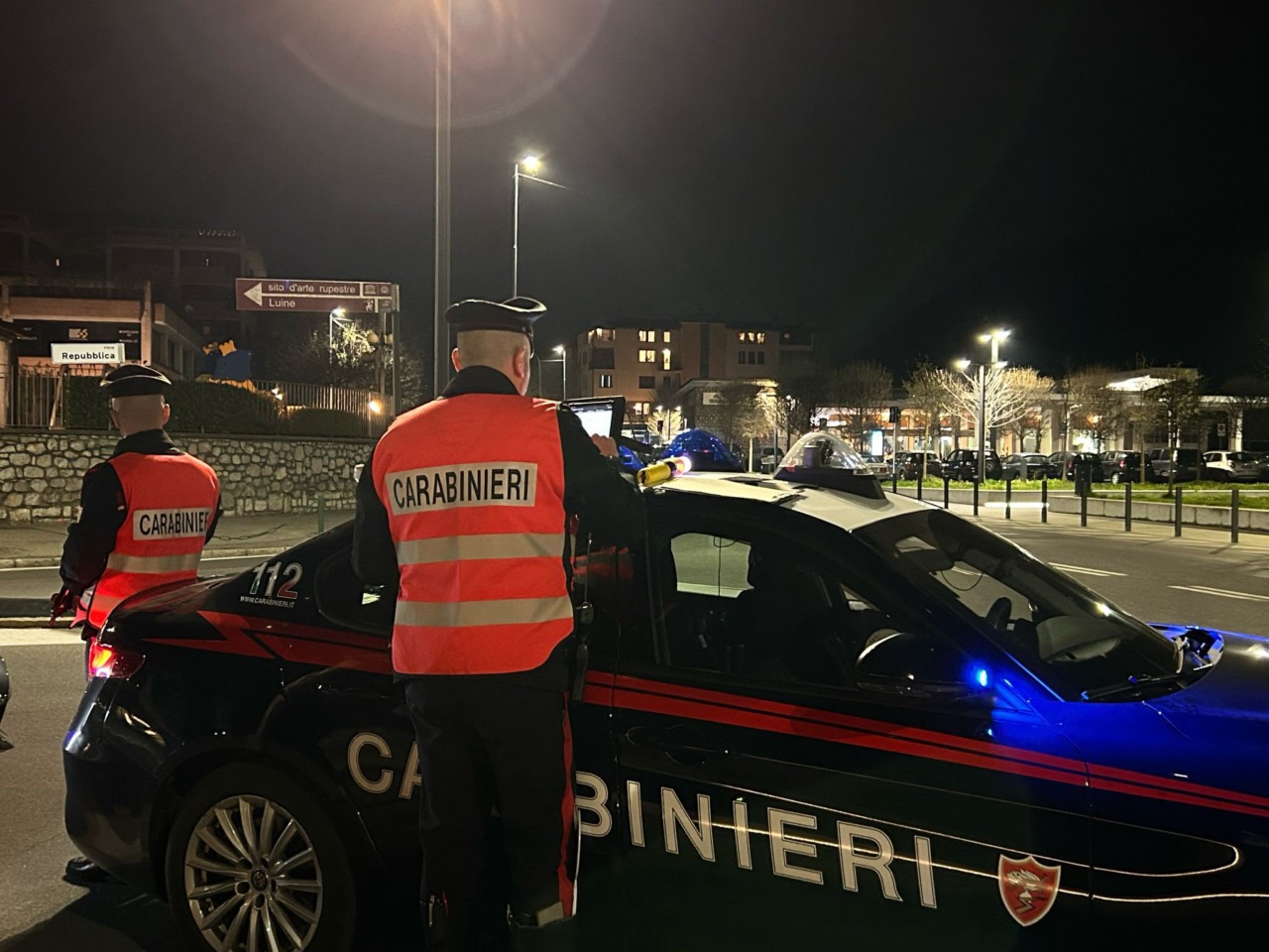 Nasconde la droga sotto un ponte: scattano le manette