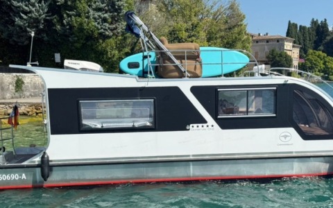 Natante alla deriva sul Garda: l’appello della Guardia Costiera