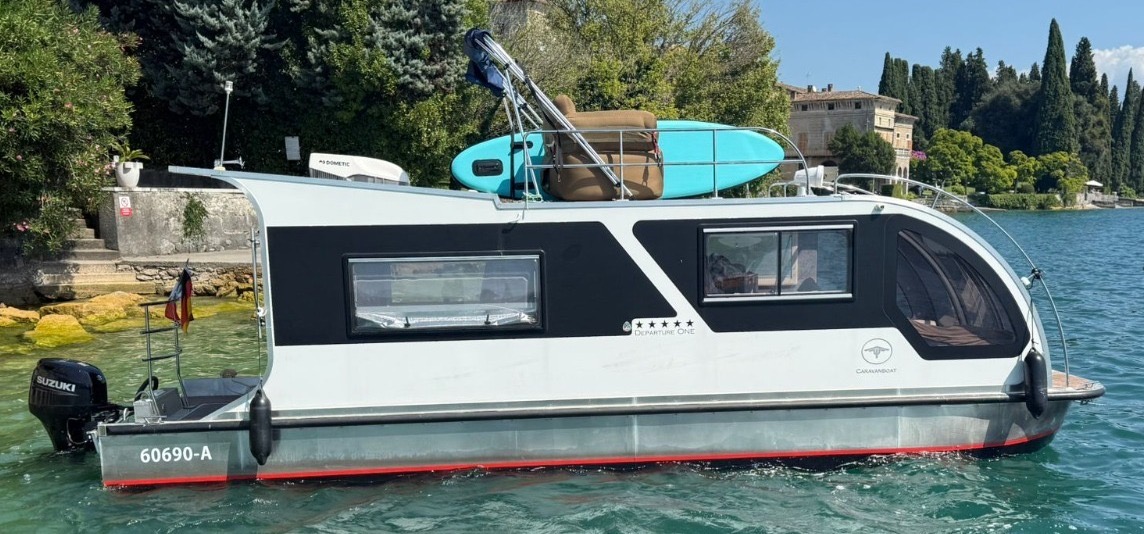 Natante alla deriva sul Garda: l’appello della Guardia Costiera