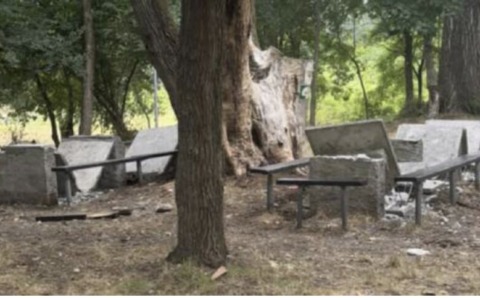 Giro di vite all’Oasi dei Pensionati: c’è la rimozione forzata dei mezzi