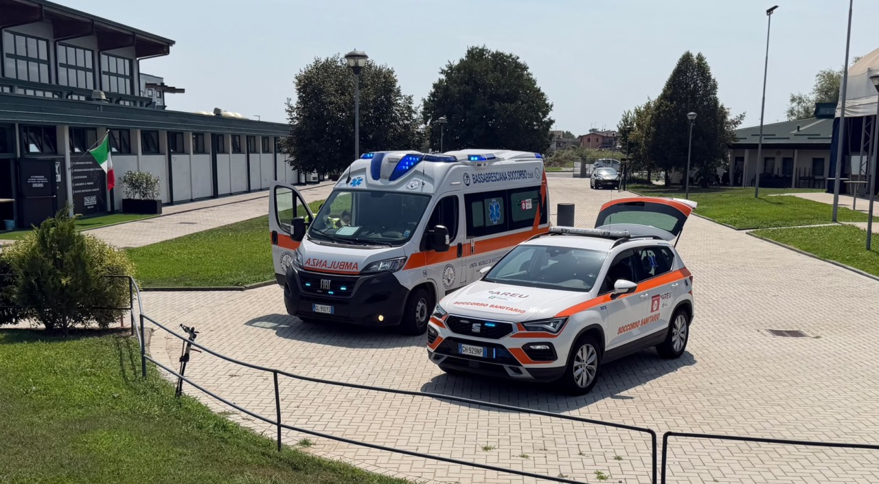 Malore in piscina per un uomo: scongiurato il peggio