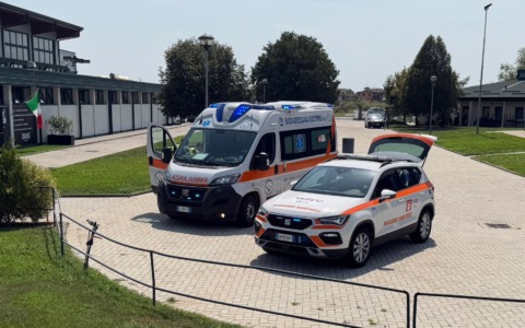 Malore in piscina per un uomo: scongiurato il peggio