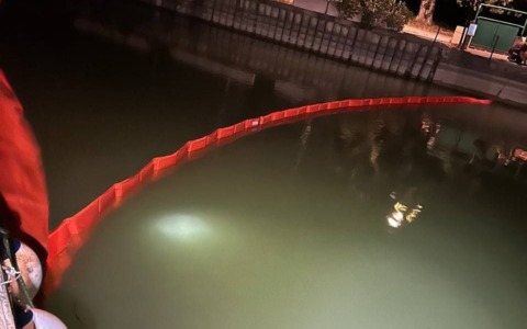 Perdita di carburante nella notte da un’imbarcazione a Sirmione: l’intervento dei Vigili del Fuoco