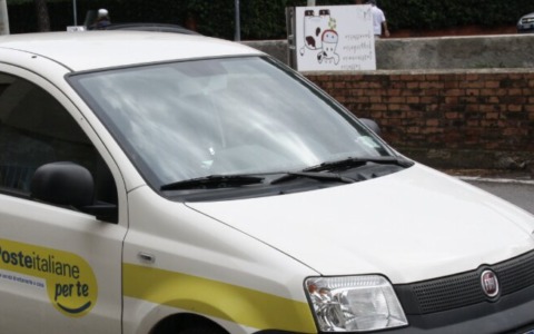 Rubano l’auto delle Poste: tre arrestati