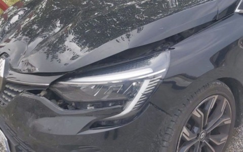 Scappa pensando di farla franca: auto pirata intercettata dalla Locale