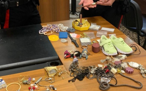 Villaggio Badia: due giovanissime rubano gioielli da un’abitazione, intervengono i Carabinieri