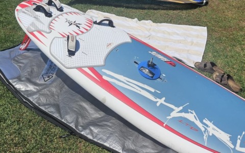 Smarrita tavola da windsurf