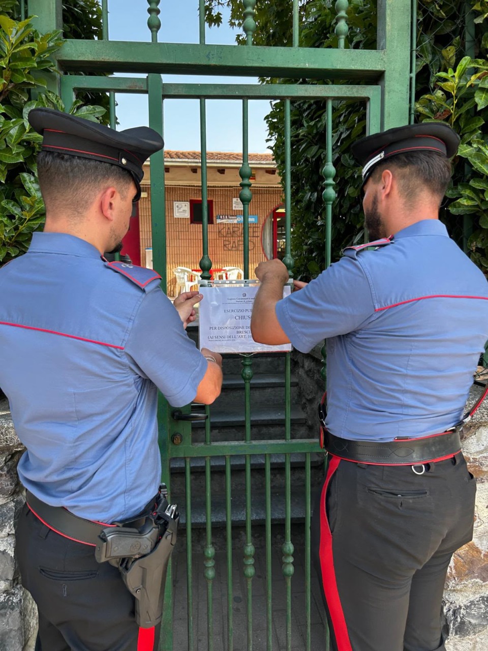 Somministra alcol ai minori , nel locale si ritrovano soggetti con precedenti: licenza sospesa