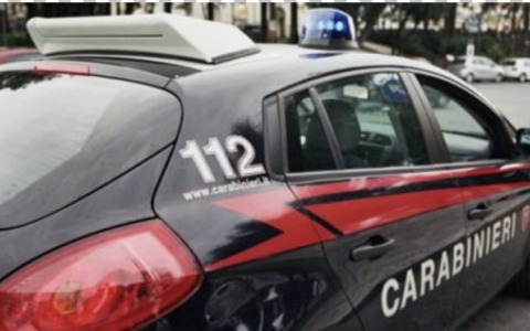 Spintona i carabinieri, per loro una prognosi di sette giorni: in manette un 24enne