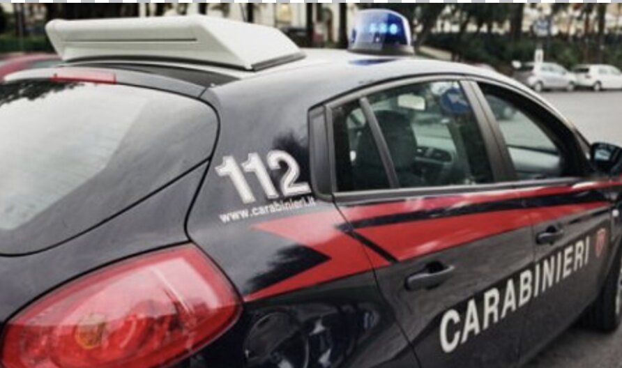 Spintona i carabinieri, per loro una prognosi di sette giorni: in manette un 24enne