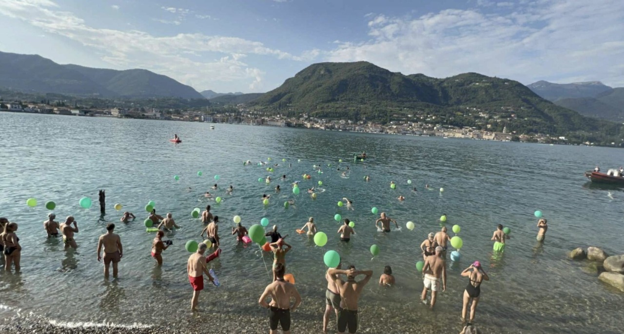 Una traversata a nuoto per ricordare Pippa Bacca