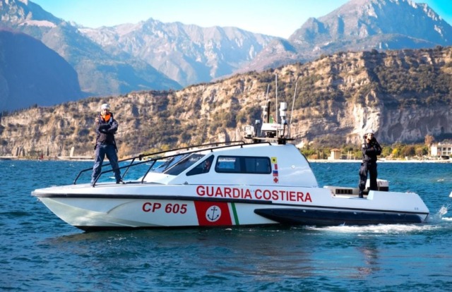 Velisti soccorsi durante una regata: 22 giovani salvati dalla Guardia Costiera