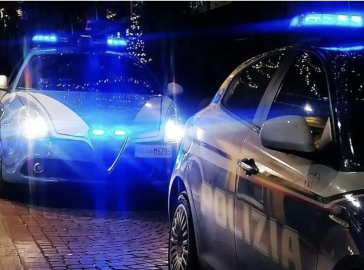 Violenta lite nei pressi di una gelateria, tavoli ribaltati e sangue sul pavimento: in manette un 45enne