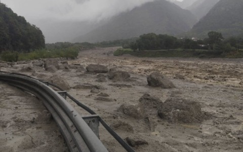 Violenta ondata di maltempo in Val Camonica: chiusa la SS42