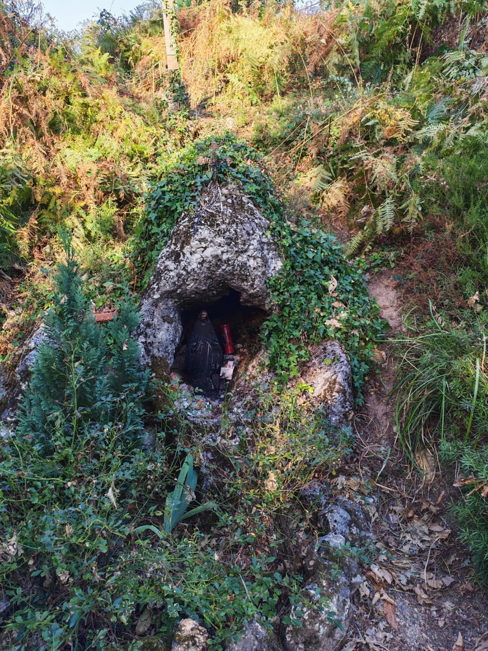 Vandalizzata e bruciata la Madonnina sul Monte Orfano