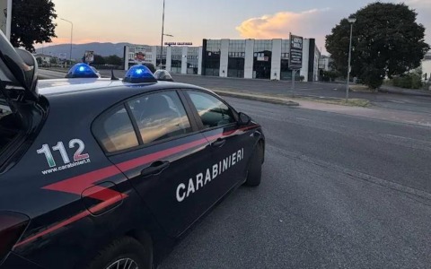 Ferragosto sicuro nel Bresciano: carabinieri in campo con unità cinofila ed elicotteri sui laghi