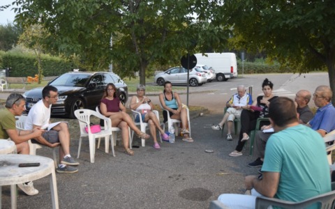 Residenti e attivisti contro il nuovo hotel in zona rotonda Bonomelli