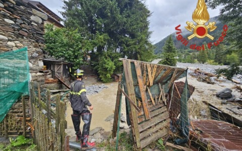 Esonda il fiume Oglio: interrotta la Statale 42 tra Sonico e Malonno