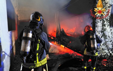 A fuoco un container in località Attola a Darfo Boario Terme, paura in serata