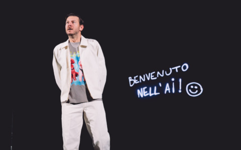 Alessandro Cattelan live al Teatro Clerici con “Benvenuto nell’AI!”